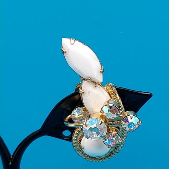 Vintage Milk Glass Ear Climber Clip Earrings, Gold Plated, 1960s, 1 1/2 In - Picture 3 of 10